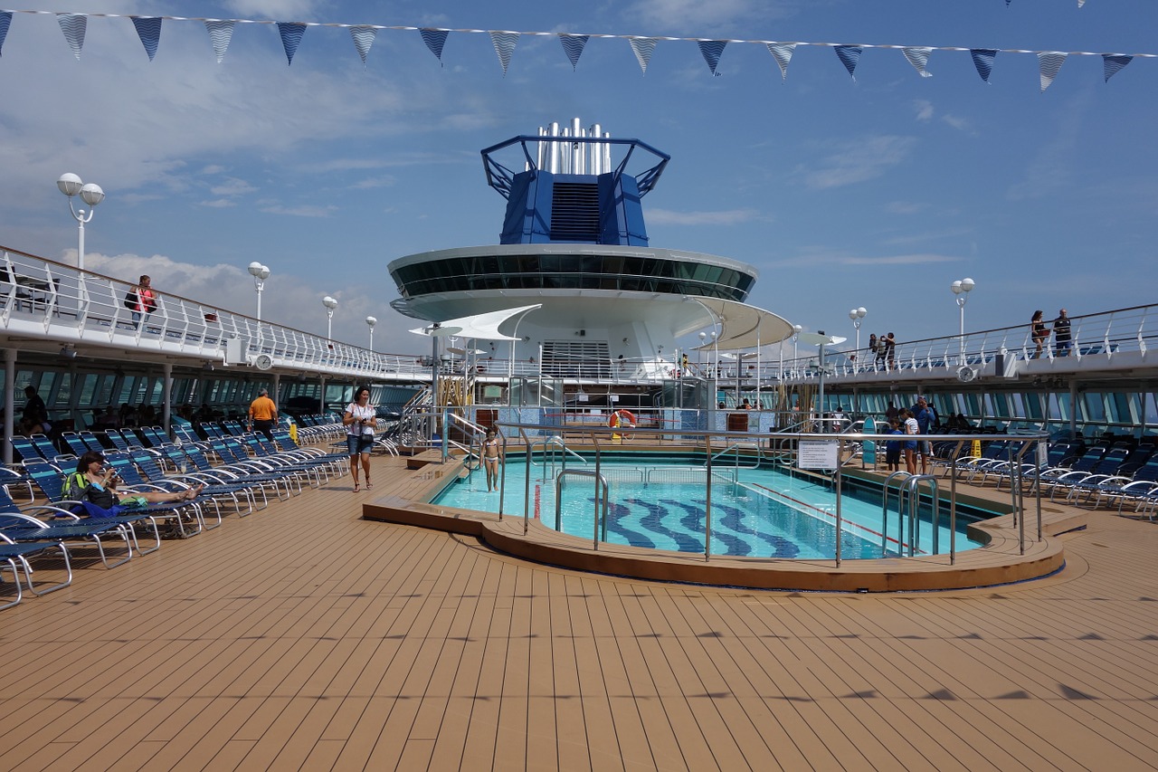cruise pool travel free photo