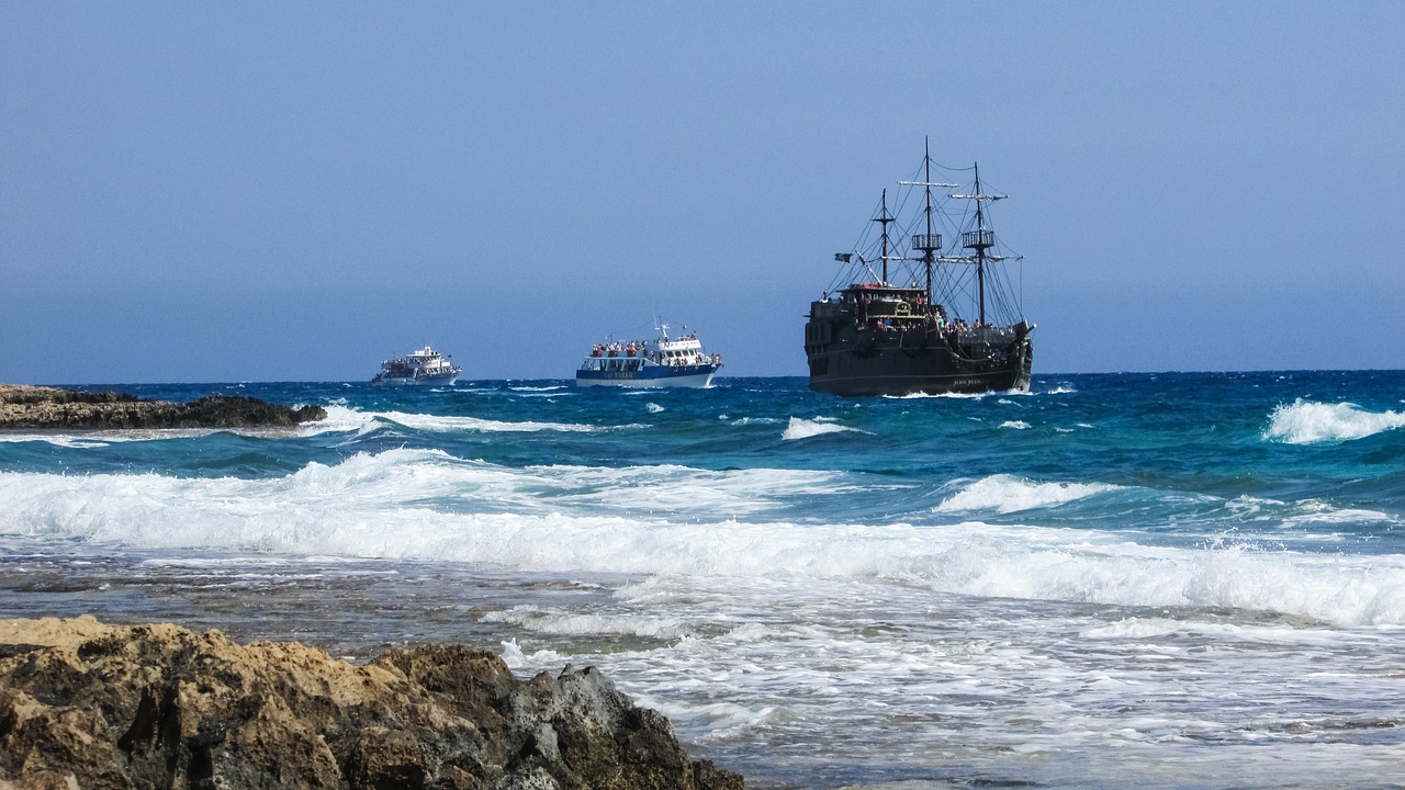 cruise boat sea waves free photo