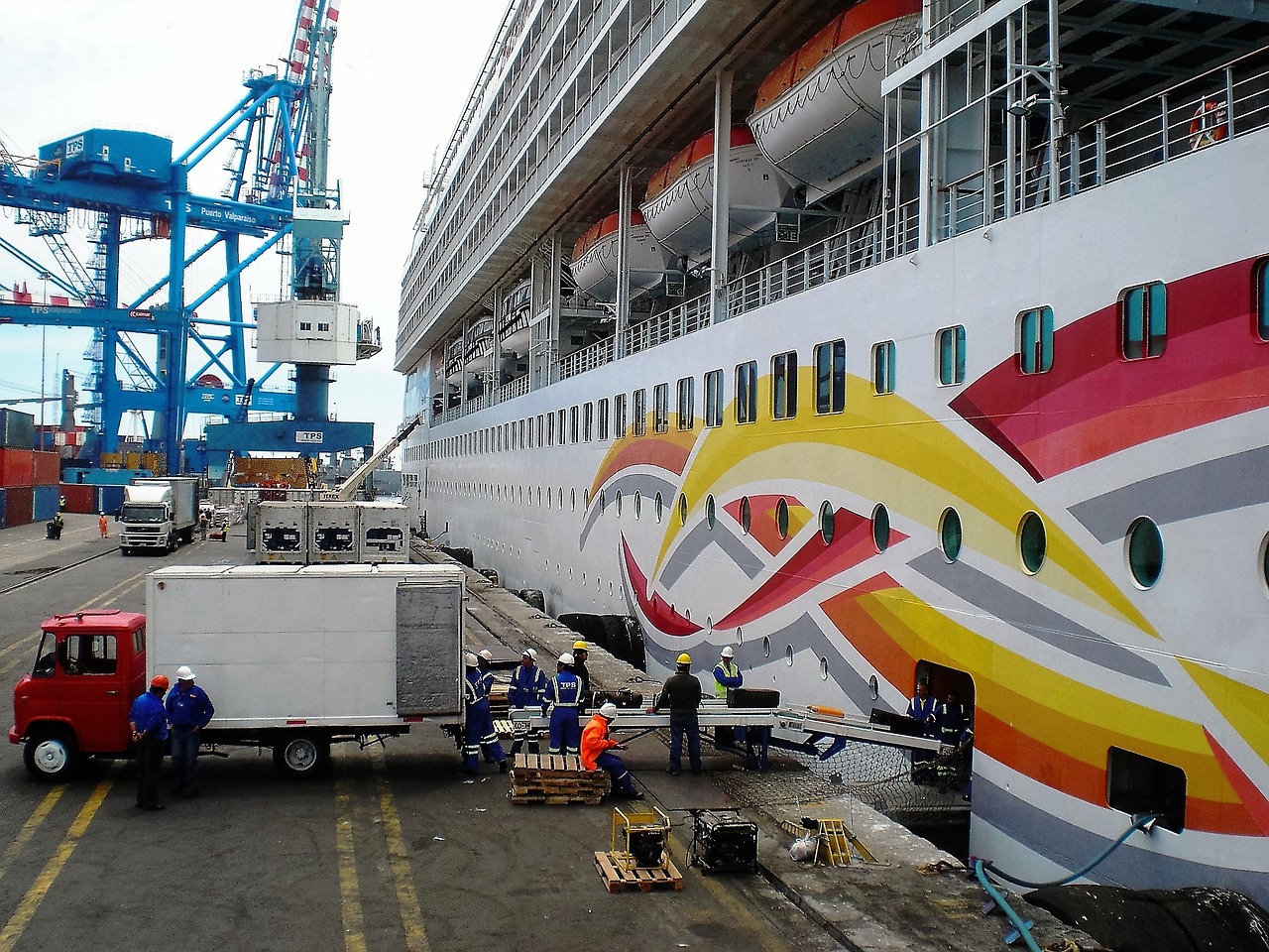 cruise boat quay loading and unloading free photo
