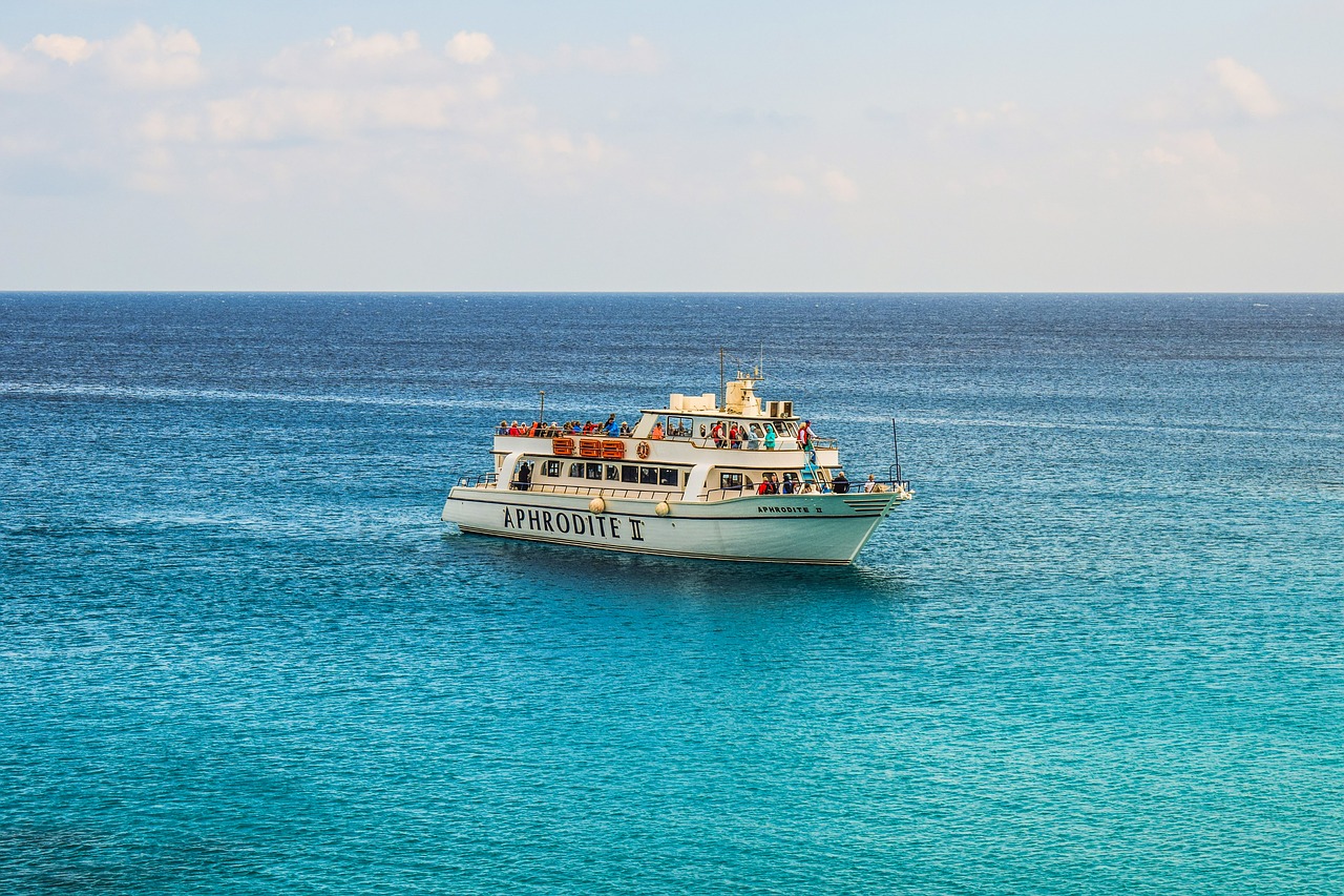 cruise boat sea horizon free photo