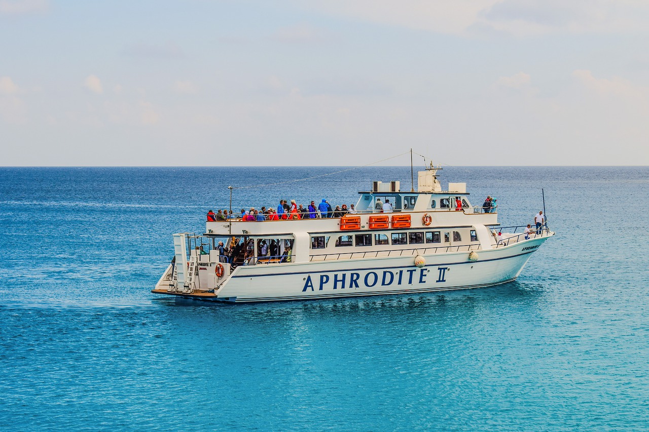 cruise boat sea horizon free photo