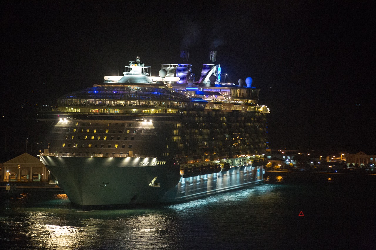 Cruise Ship Night Light - Cruise Ship Port Night Lights Hamburg Cruise Ship...