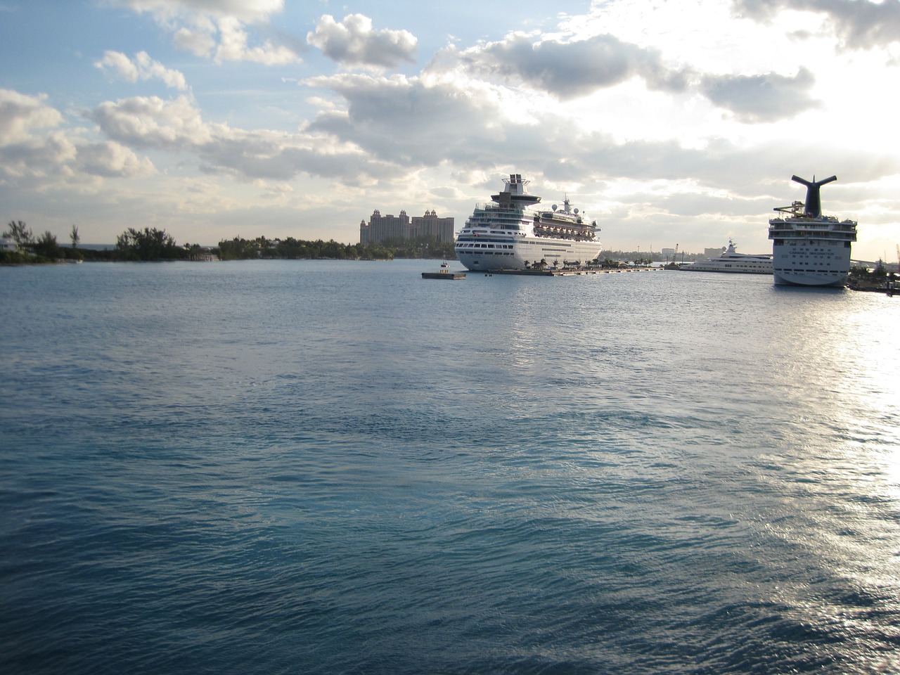 cruise ships port dock free photo