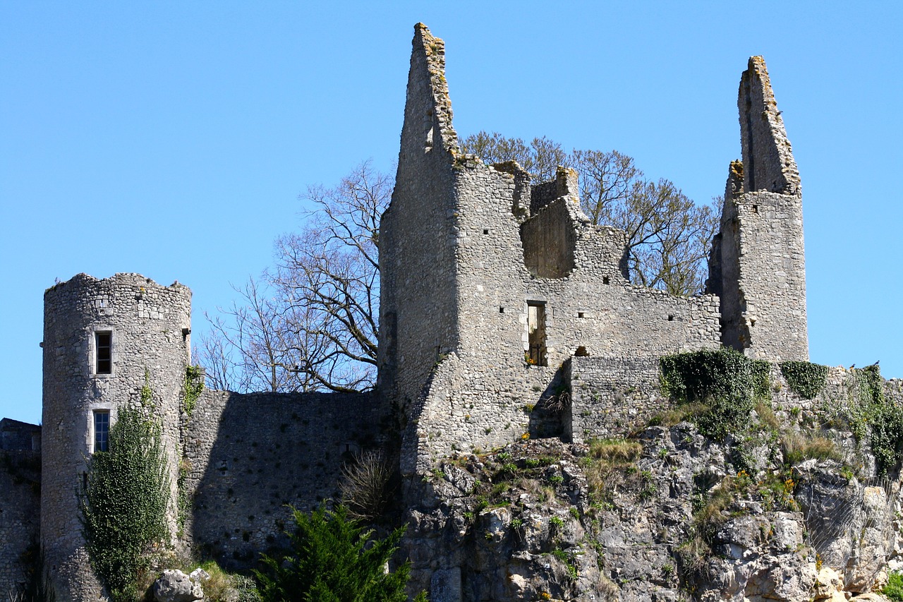 crumbling castle berry france france castle ruins angles sur l'anglin free photo