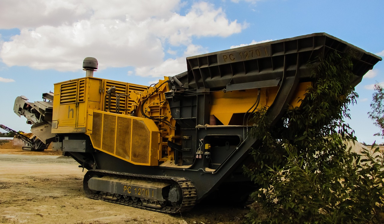crusher heavy machine yellow free photo