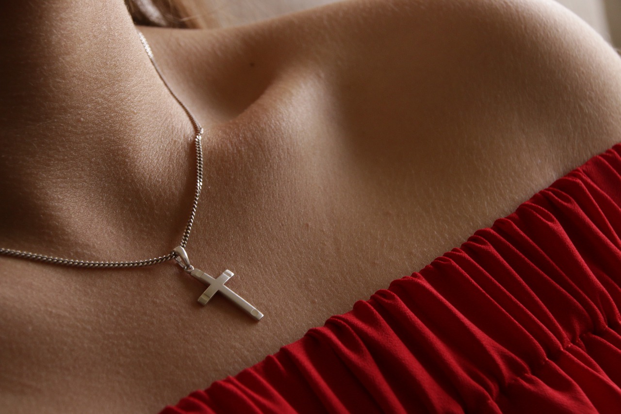 cruz necklace women free photo