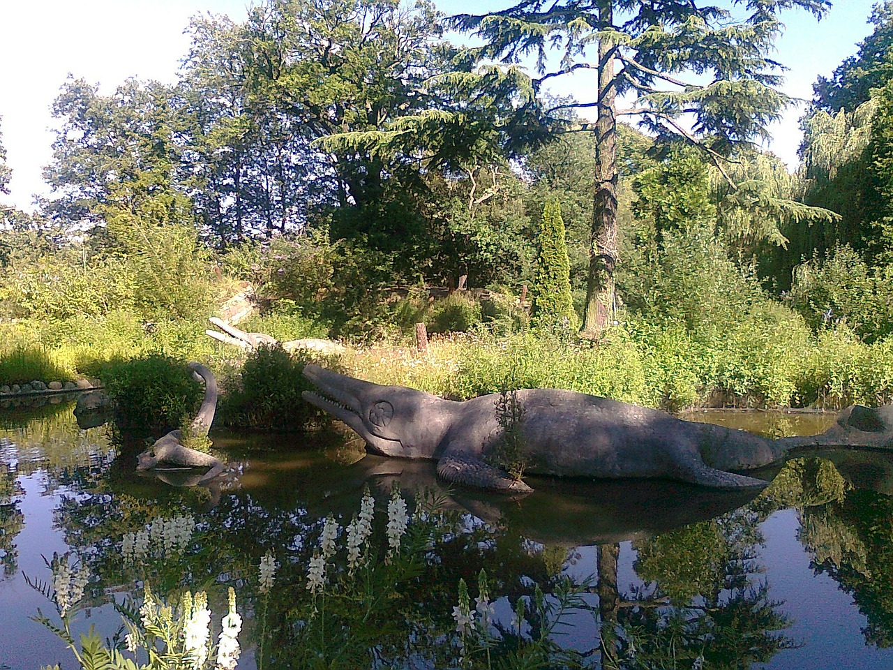 crystal palace dinosaur london free photo