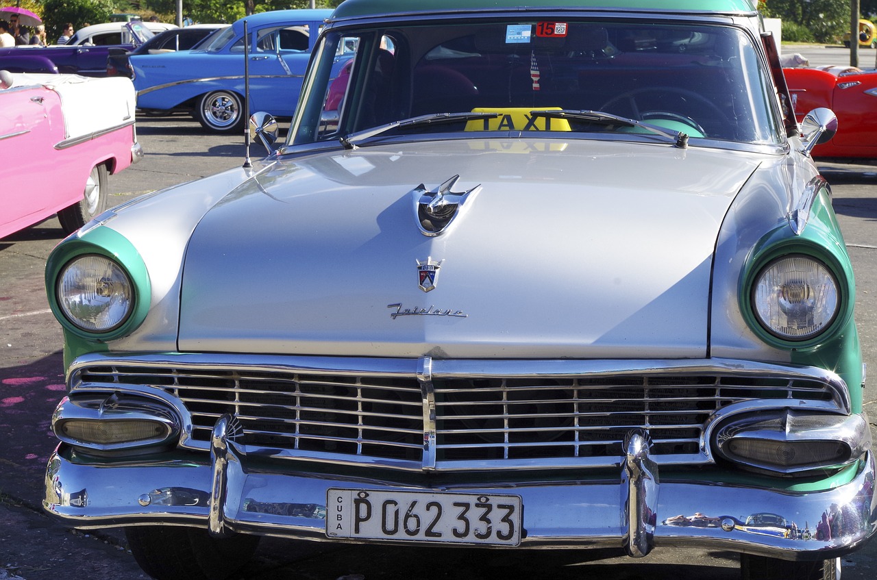 cuba  oldtimer  havana free photo