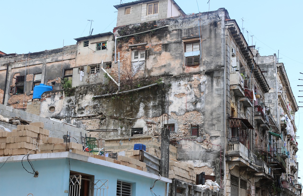 cuba  poverty  facade free photo