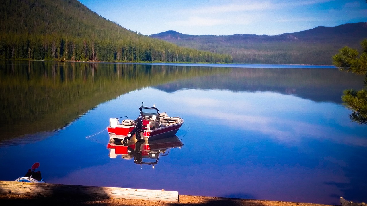 cultus lake fishing boat deschutes national forest free photo