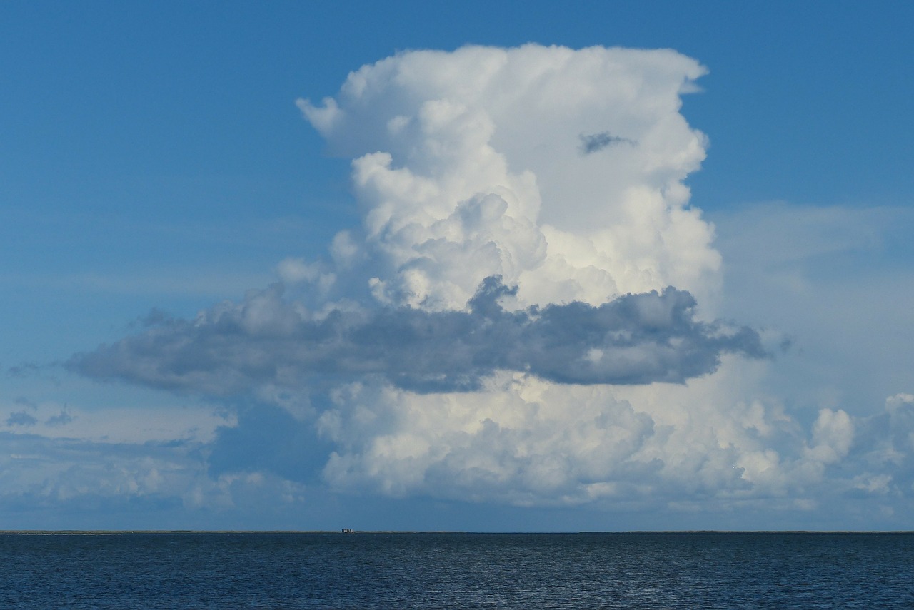 cumulus nimbus thundercloud cloud tower free photo