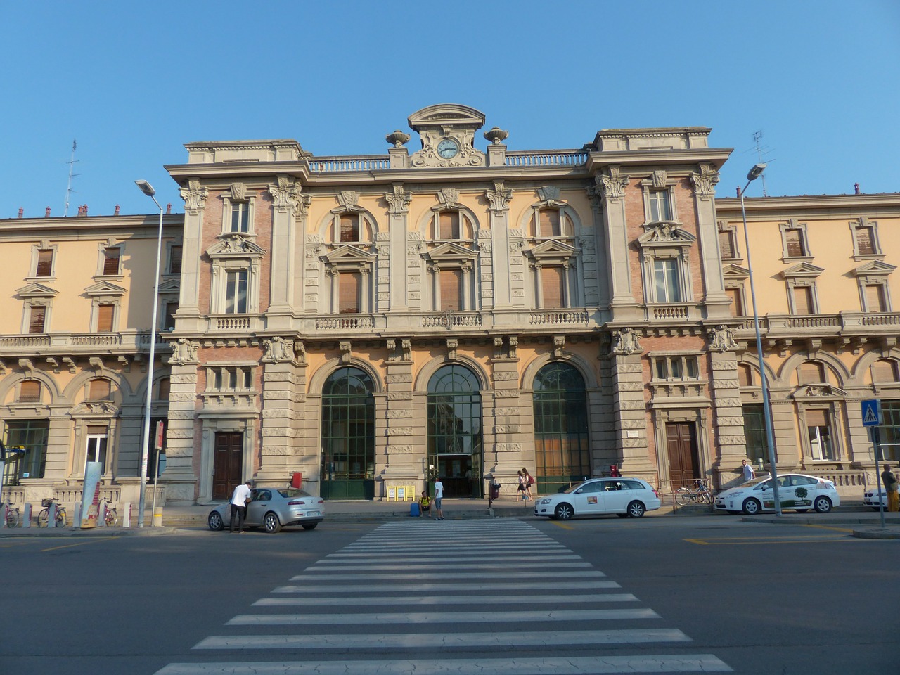cuneo railway station home free photo