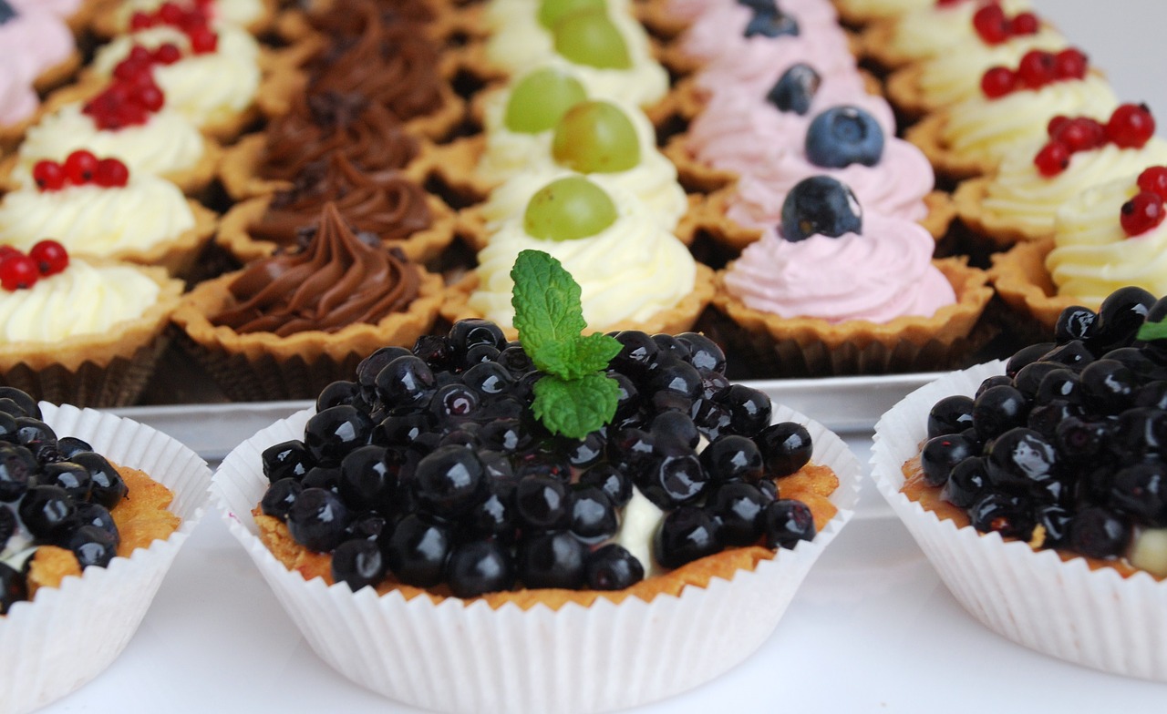 cupcake with berries  pastry shop  cakes free photo