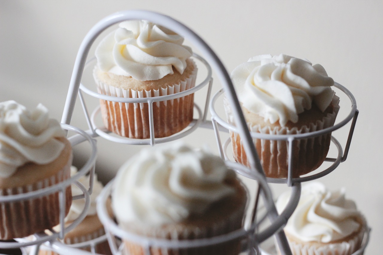 cupcakes cakes frosting free photo