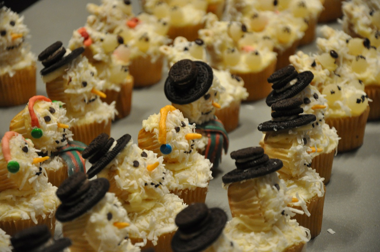 cupcakes snowmen food free photo