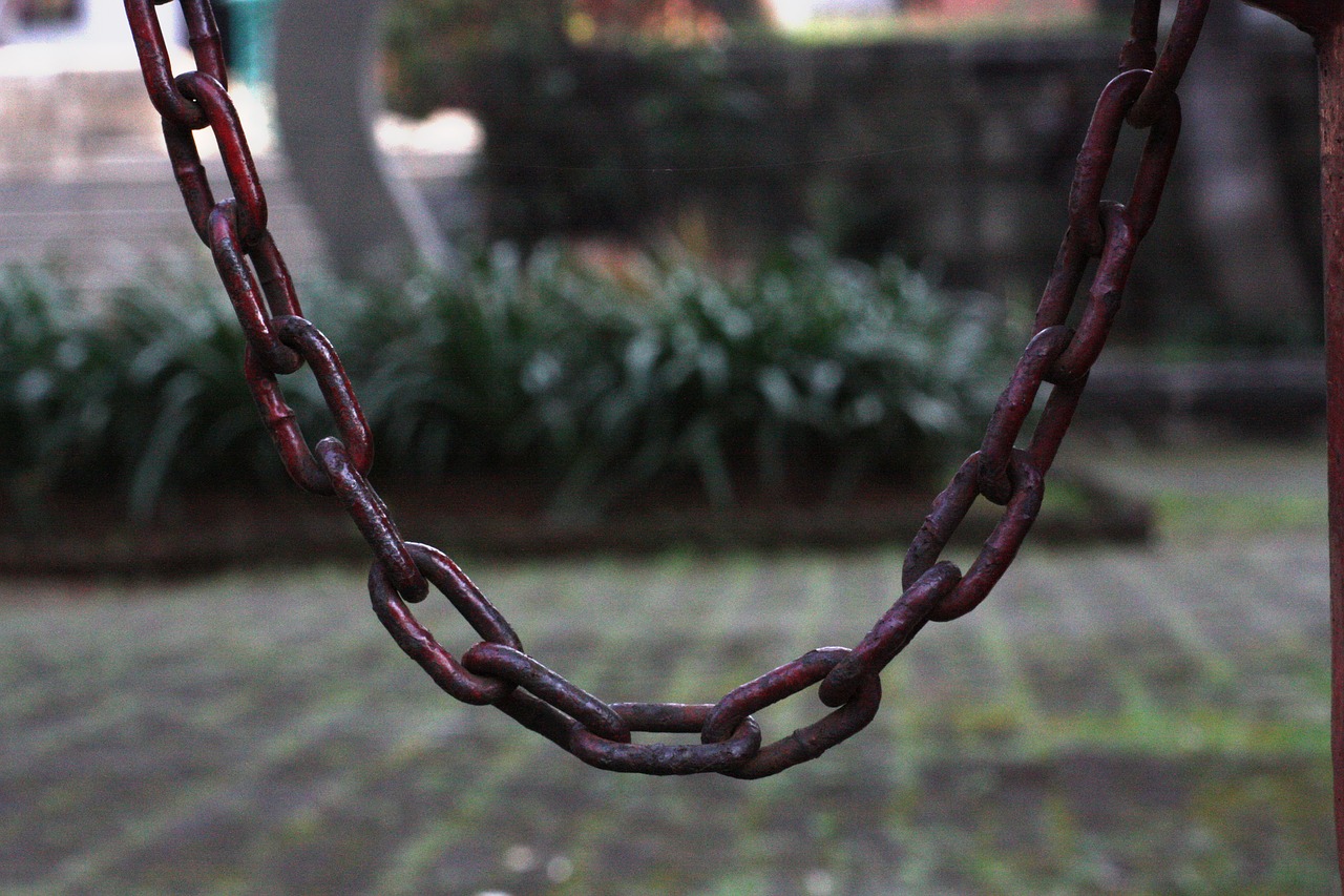 curve  iron  chain free photo