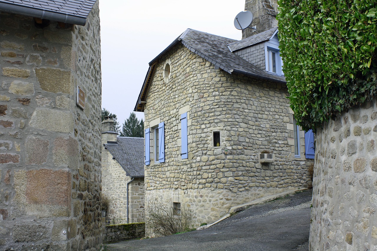 curved house wall old stone building french house free photo