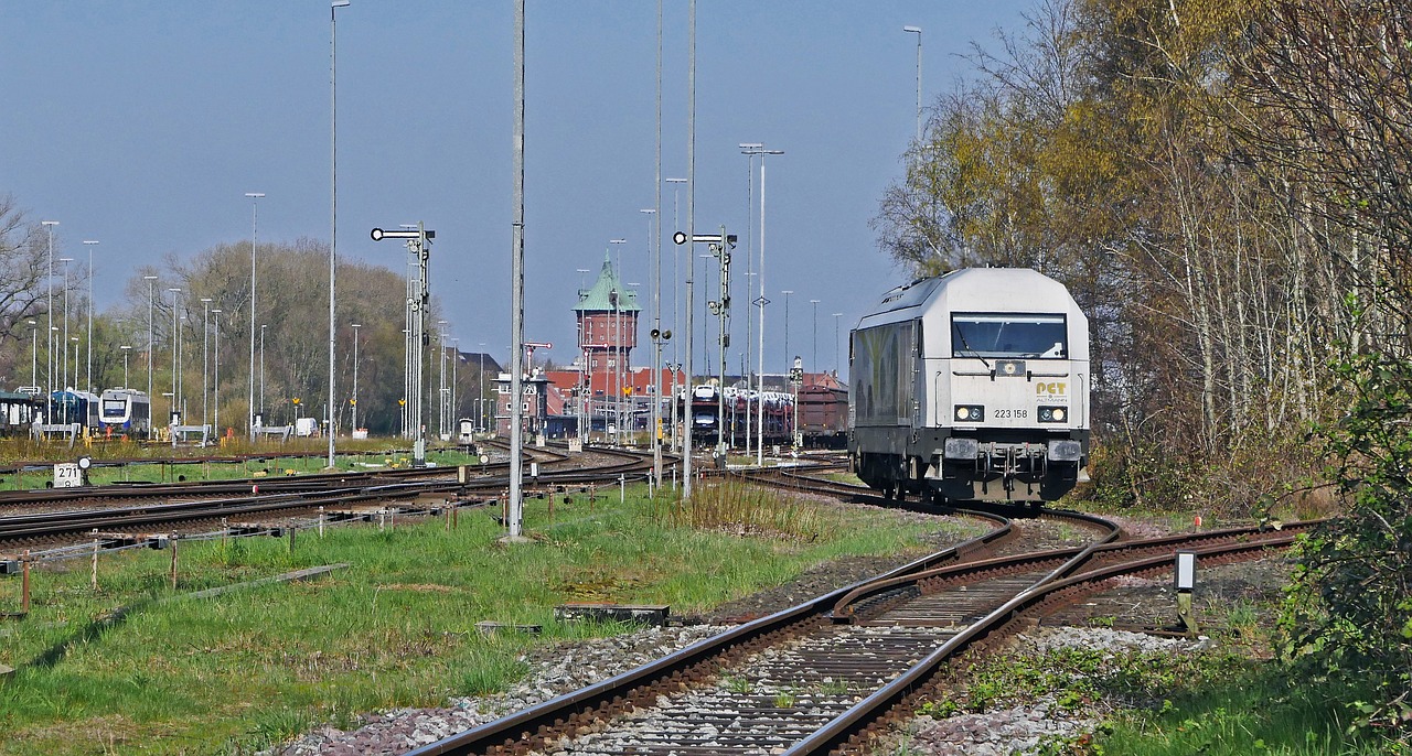 cuxhaven  hbf  tracks free photo