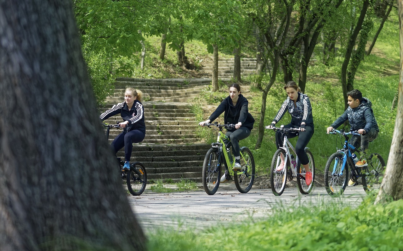 cyclists  park  girls free photo