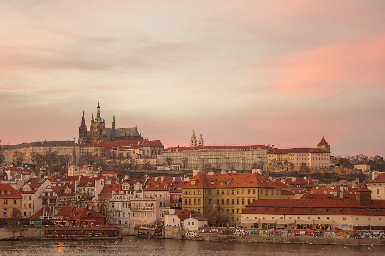 Бесплатное прагой. Praha. Город Жатец в Чехии фото.