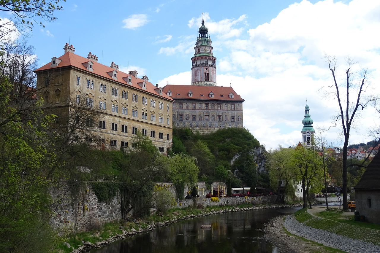 czech krumlov river the historic core of the free photo