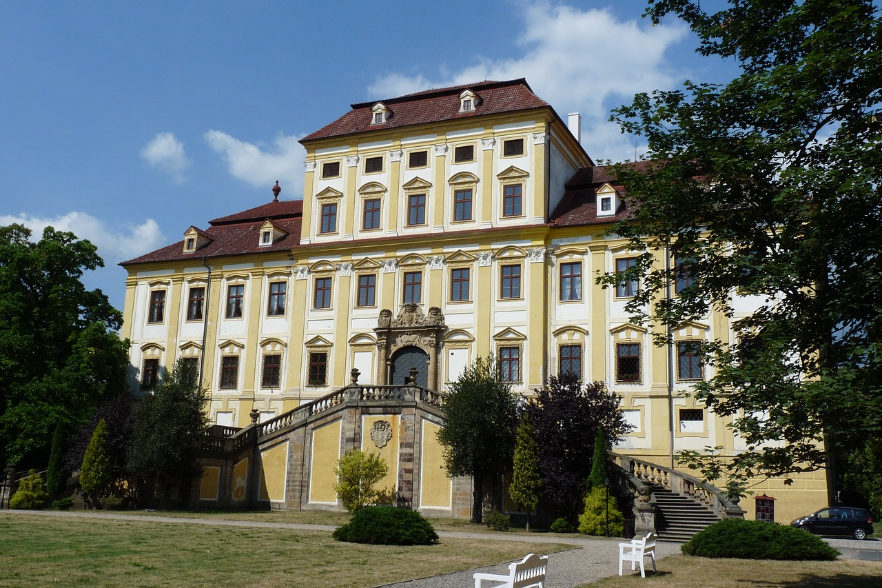 czech republic  castle  architecture free photo