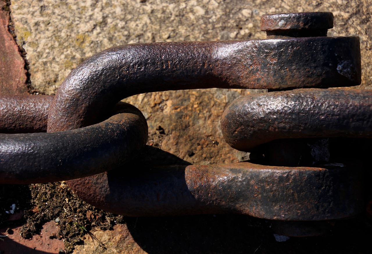 d shackle chain rusty free photo