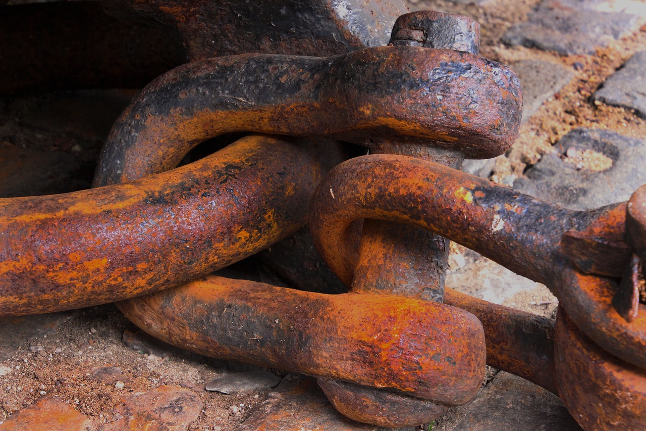 d shackle rusty chain free photo