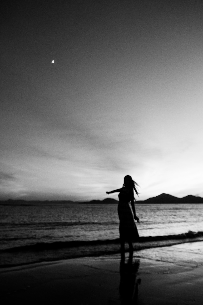 dadaepo beach monochrome a black and white photo free photo
