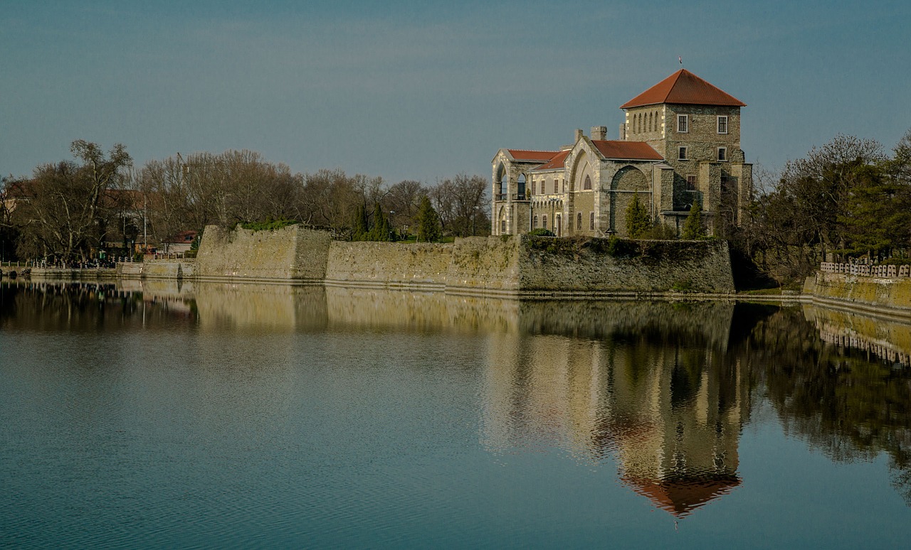 daddy castle lakeside free photo