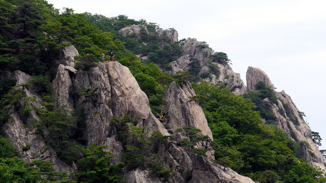 daedunsan  rock climbing  climber free photo