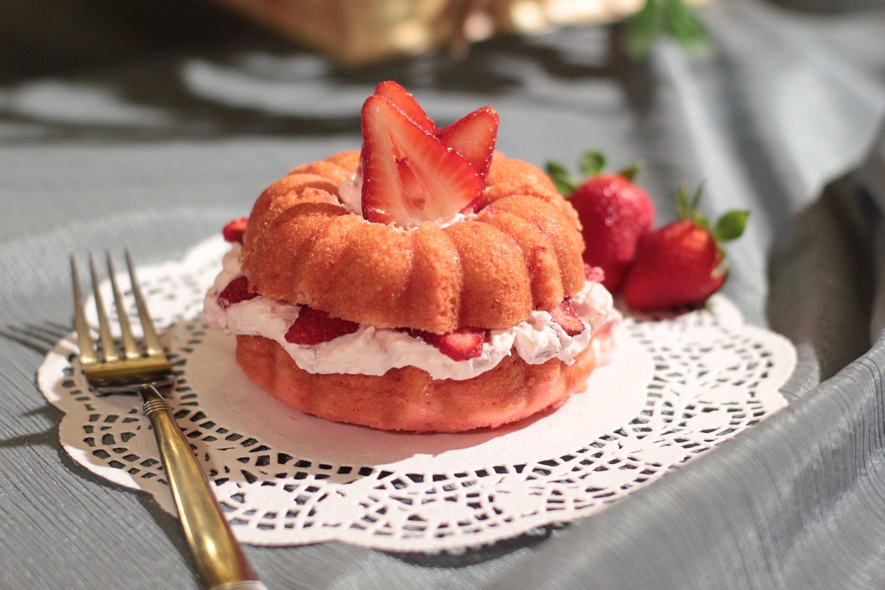 dainty strawberry shortcake health free photo