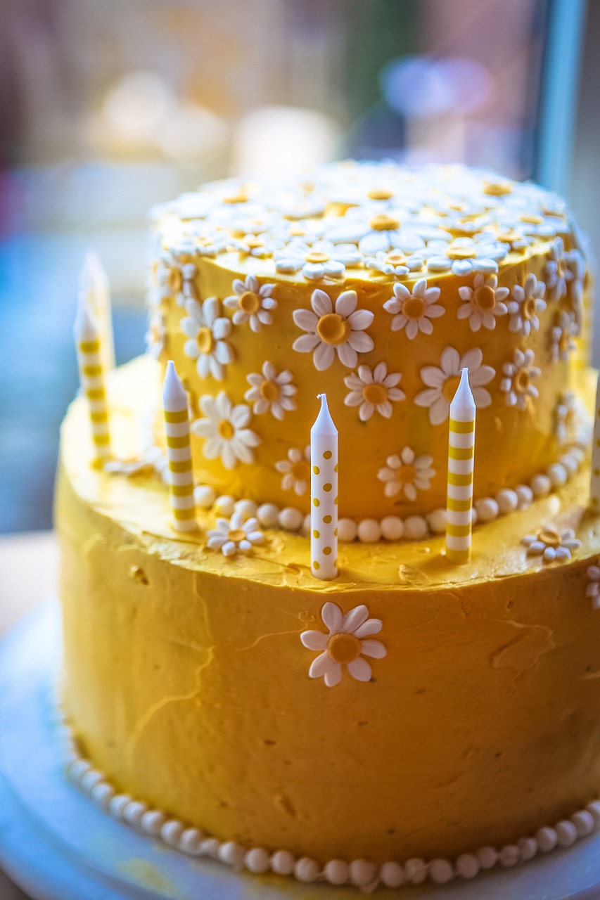 daisy cake yellow cake birthday cake free photo