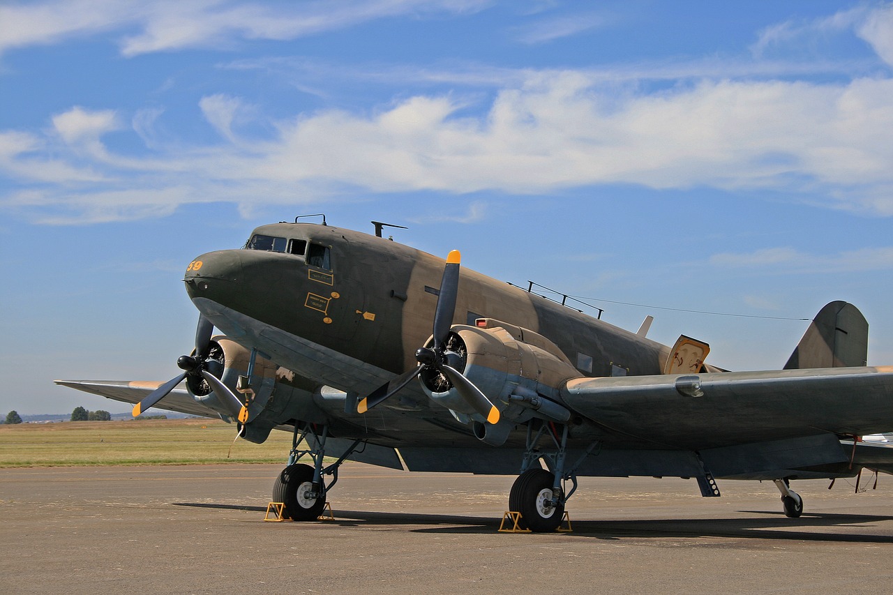 dakota aircraft c-47 free photo