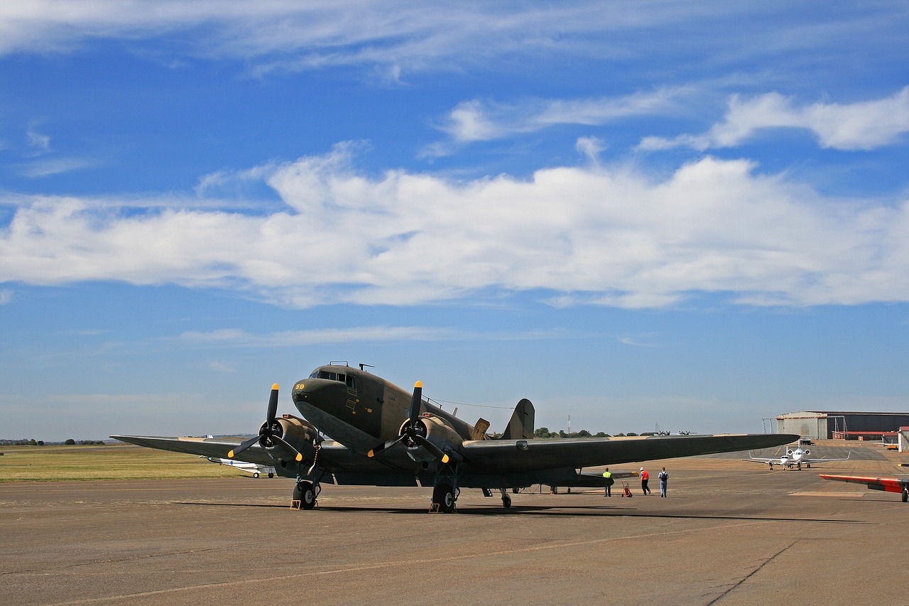 dakota aircraft c-47 free photo