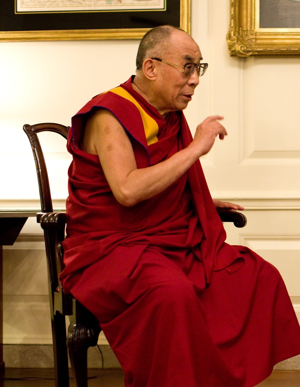 dalai lama portrait discussion free photo