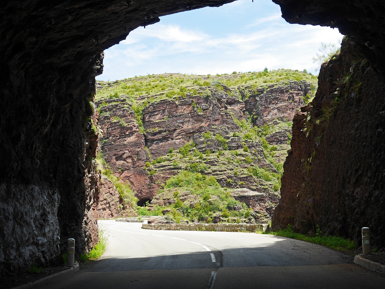 daluis gorges tunnel exit red rocks free photo