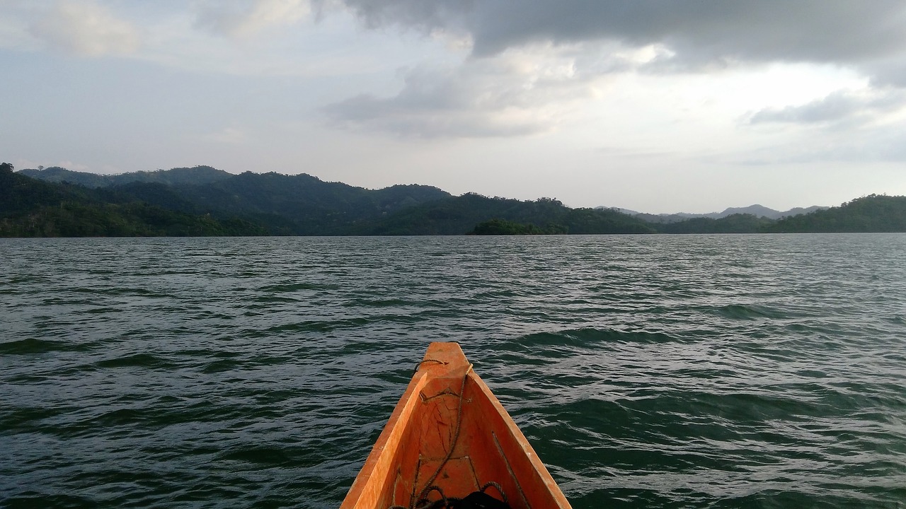 dam  colombia  boat free photo