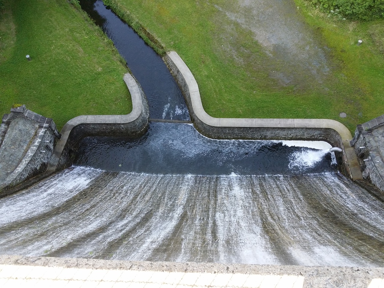 dam  oester dam  barrier wall free photo