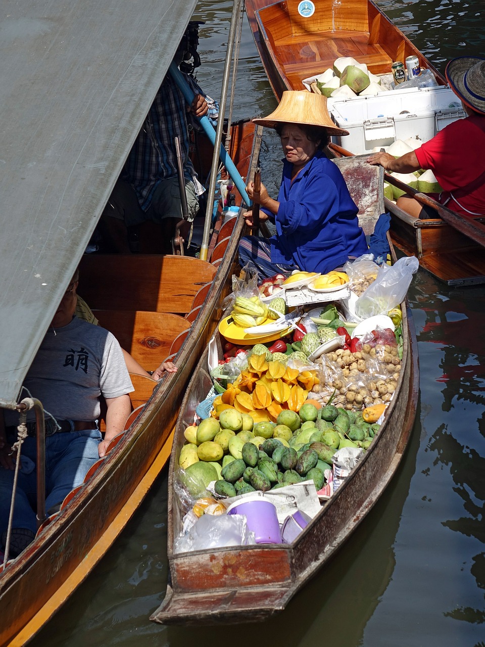 damnoen saduak floating market thailand traditional free photo