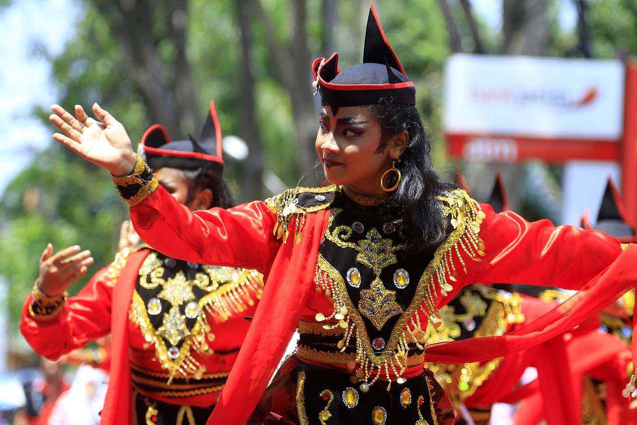 dance  dancer  indonesian free photo