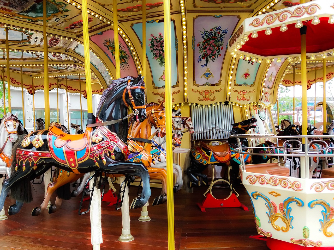 dancing roundabout horses carousel colorful free photo