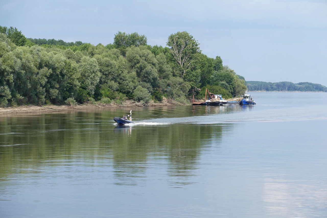 Речной пейзаж на реке Дунай
