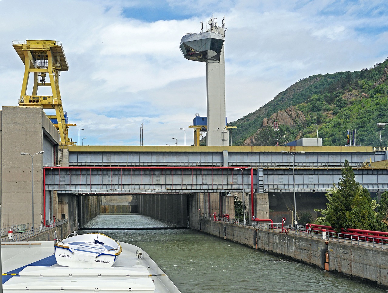 danube two stage lock iron gate free photo