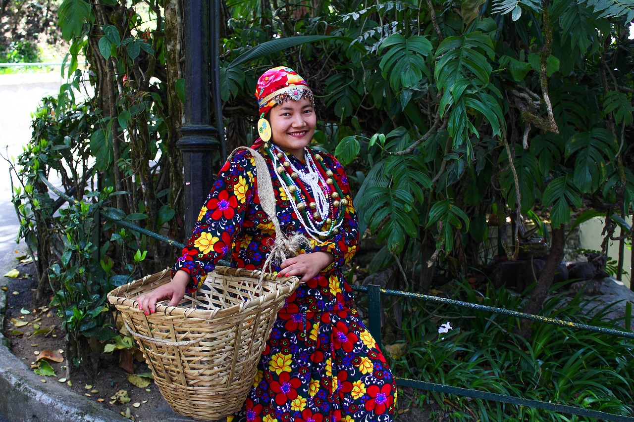 darjeeling india women free photo