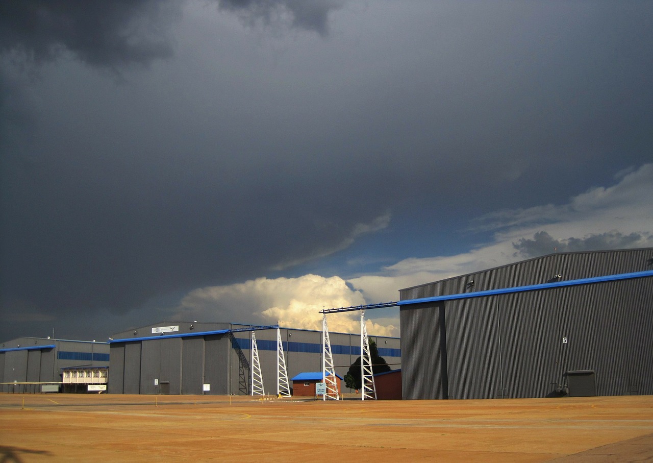 dark clouds hangers cloud free photo