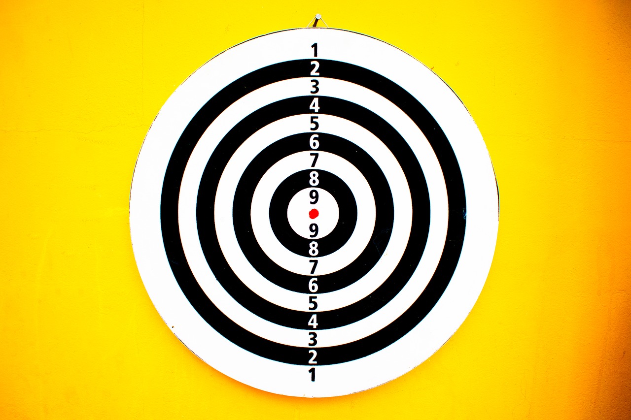 dart round target free photo