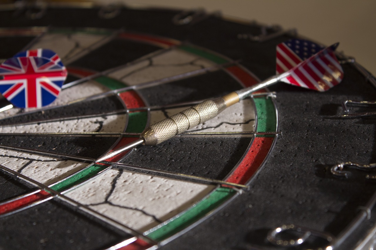 dart board close-up arrows free photo