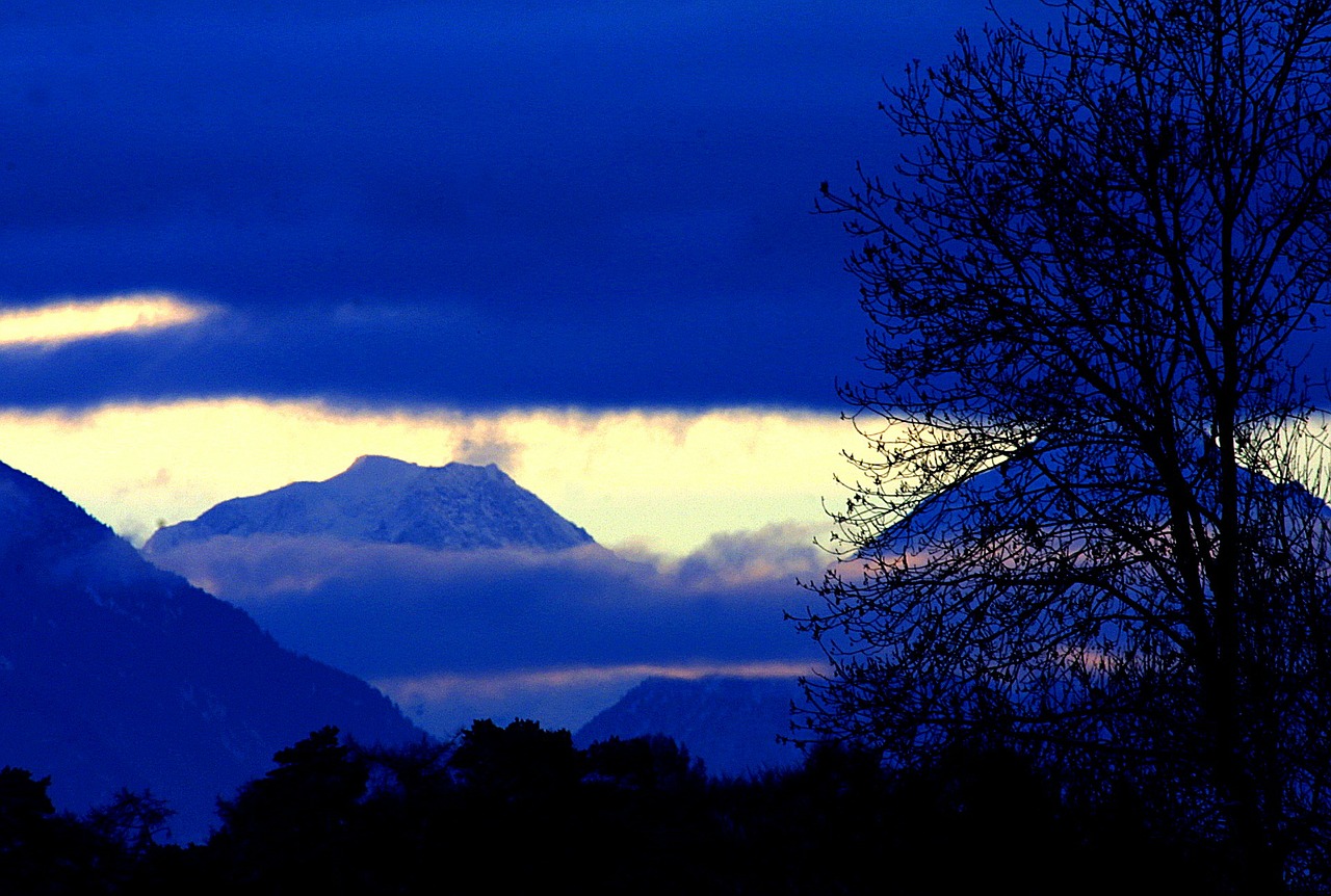 dawn mountain clouds free photo