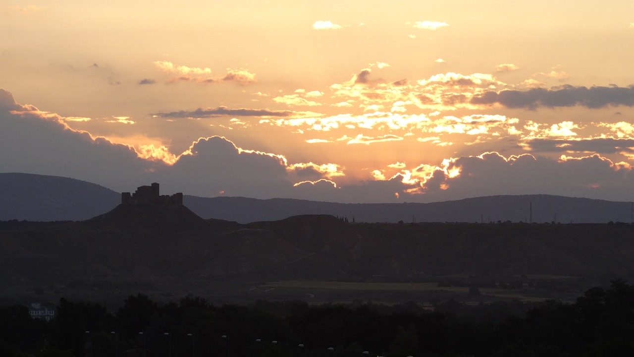 dawn montearagón castle free photo